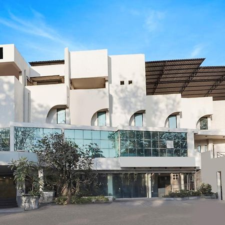 Palette Country Club Surat 호텔 외부 사진