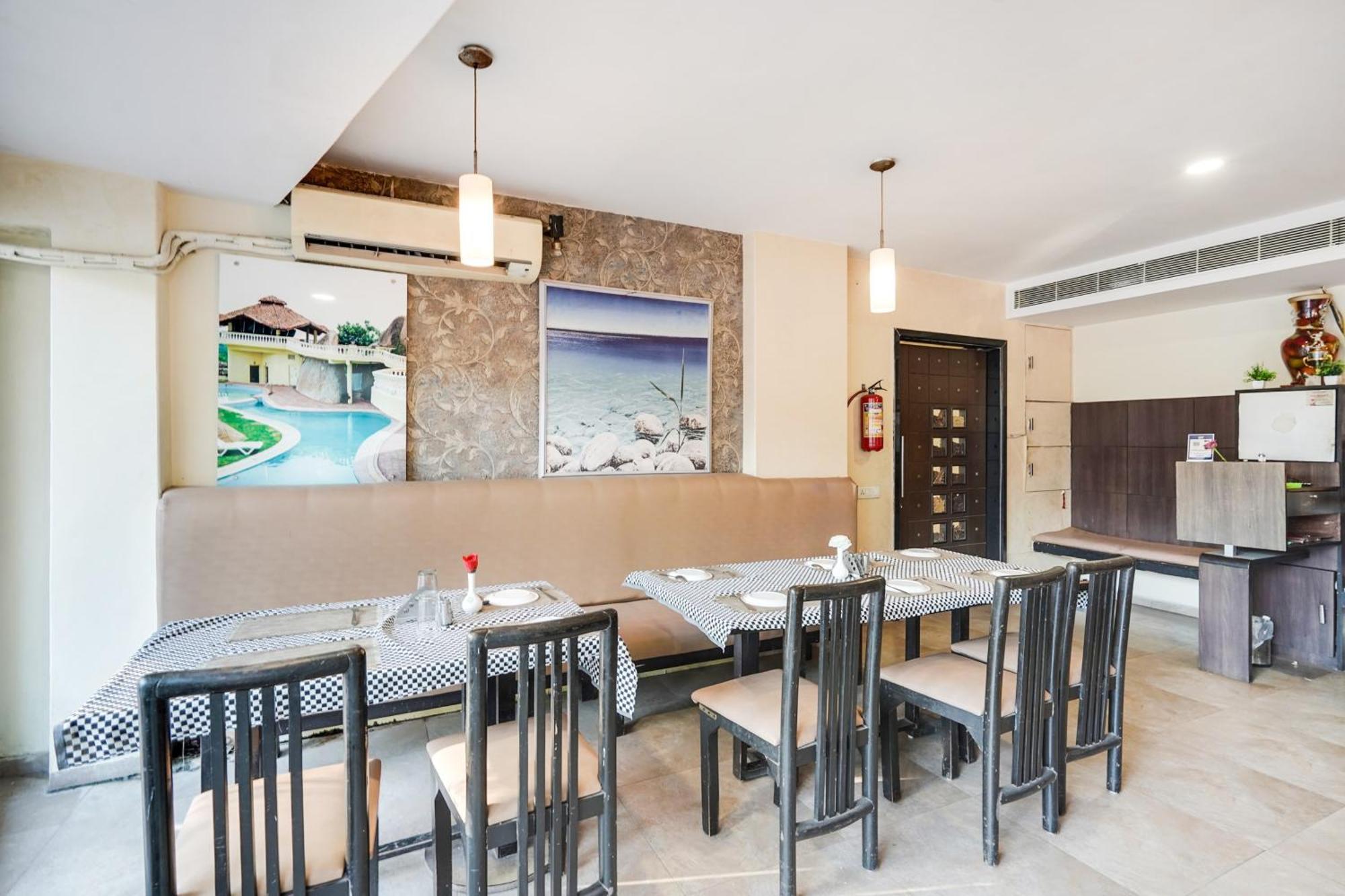 Palette Country Club Surat 호텔 외부 사진
