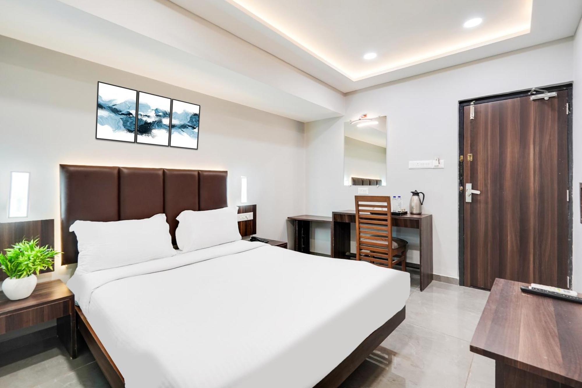 Palette Country Club Surat 호텔 외부 사진