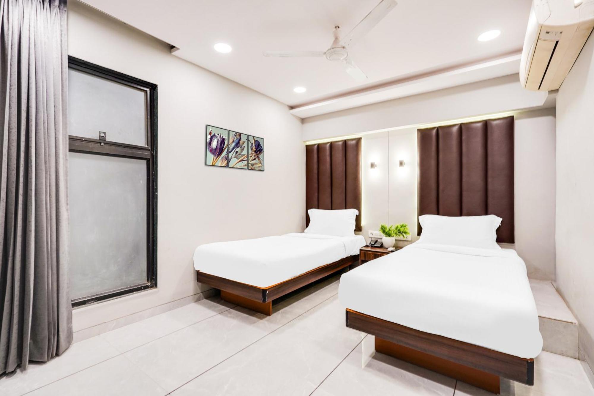 Palette Country Club Surat 호텔 외부 사진